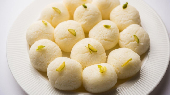 ರಸಗುಲ್ಲಾ ರೆಸಿಪಿ – ಮನೆಯಲ್ಲೇ ಮೃದುವಾದ, ಸ್ಪಾಂಜಿ ರಸಗುಲ್ಲಾ ಮಾಡುವ ಸಂಪೂರ್ಣ ವಿಧಾನ 1 ರಸಗುಲ್ಲಾ ರೆಸಿಪಿ