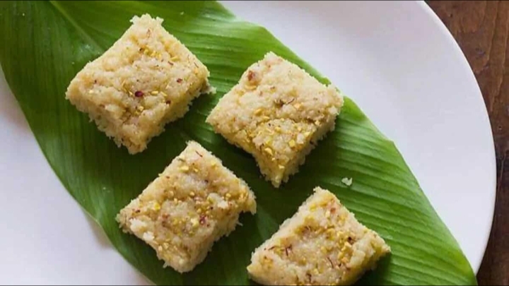 ತೆಂಗಿನಕಾಯಿ ಕೇಸರಿ ಬರ್ಫಿ ವಿಭಿನ್ನ ಶೈಲಿಯ ರೆಸಿಪಿ 1 ತೆಂಗಿನಕಾಯಿ ಕೇಸರಿ ಬರ್ಫಿ