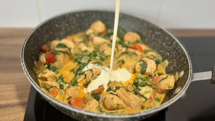 ಕ್ರೀಮಿ ಪಾಲಕ್ ಚಿಕನ್ ರೆಸಿಪಿ (Creamy Palak Chicken Recipe) 8 ಕ್ರೀಮಿ ಪಾಲಕ್ ಚಿಕನ್
