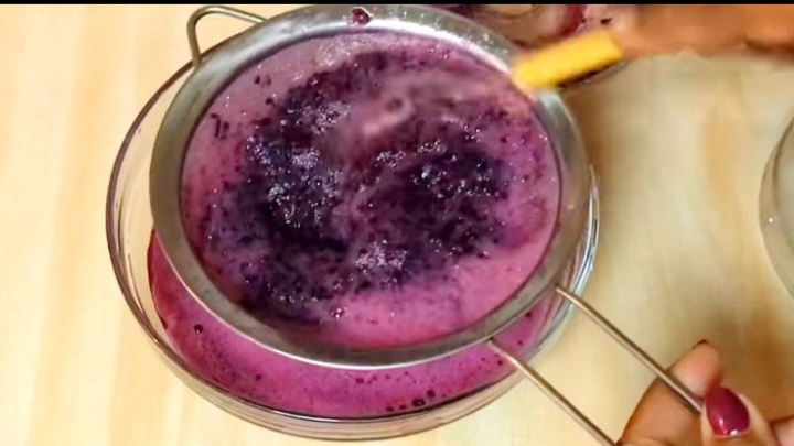 ನೇರಳೆ ಹಣ್ಣಿನ ಜ್ಯೂಸ್ (Jamun Juice) ಸಂಪೂರ್ಣ ರೆಸಿಪಿ 5 ನೇರಳೆ ಹಣ್ಣಿನ ಜ್ಯೂಸ್