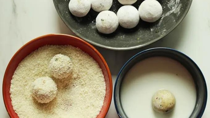 ಪನೀರ್ ಲಾವಾ ಬಾಲ್ಸ್ (Paneer Lava Balls) ಹೊರಗೆ ಕ್ರಿಸ್ಪಿ, ಒಳಗೆ ಚೀಸ್ ಲಾವಾ ತುಂಬಿದ ರುಚಿಕರ ಸ್ನ್ಯಾಕ್ 4 ಪನೀರ್ ಲಾವಾ ಬಾಲ್ಸ್